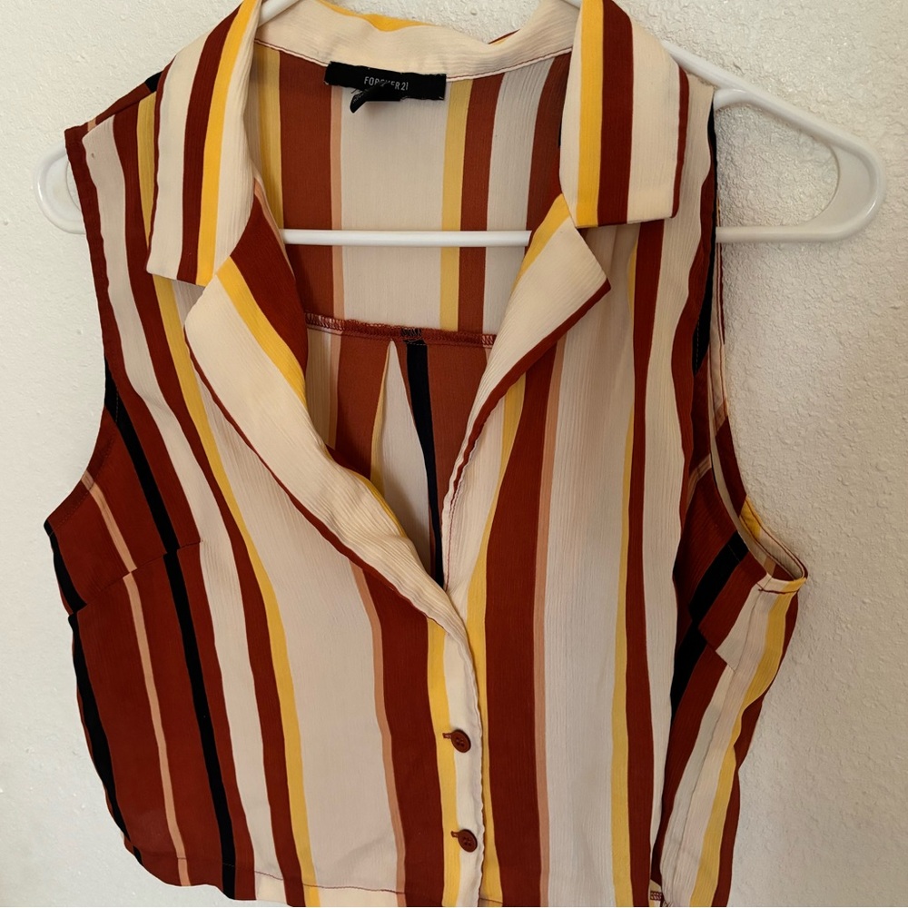 Stripped cropped blouse.